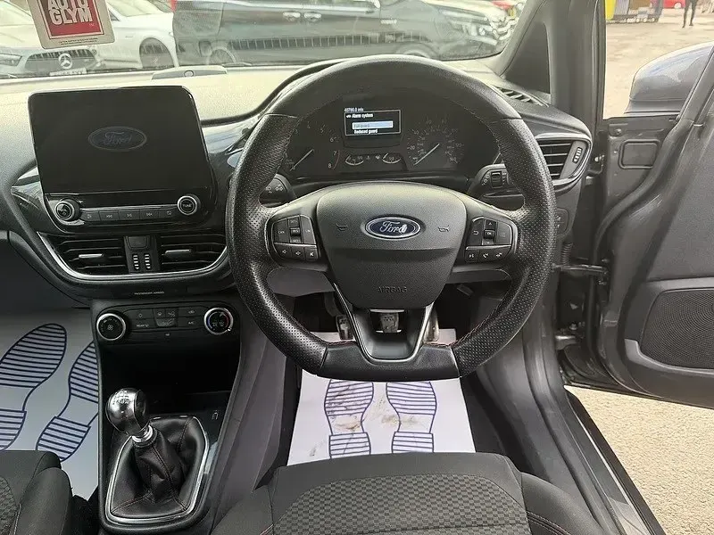 Usado Ford Fiesta ST-Line 125 HP (91 kW) 2019 Cinzento Citadino