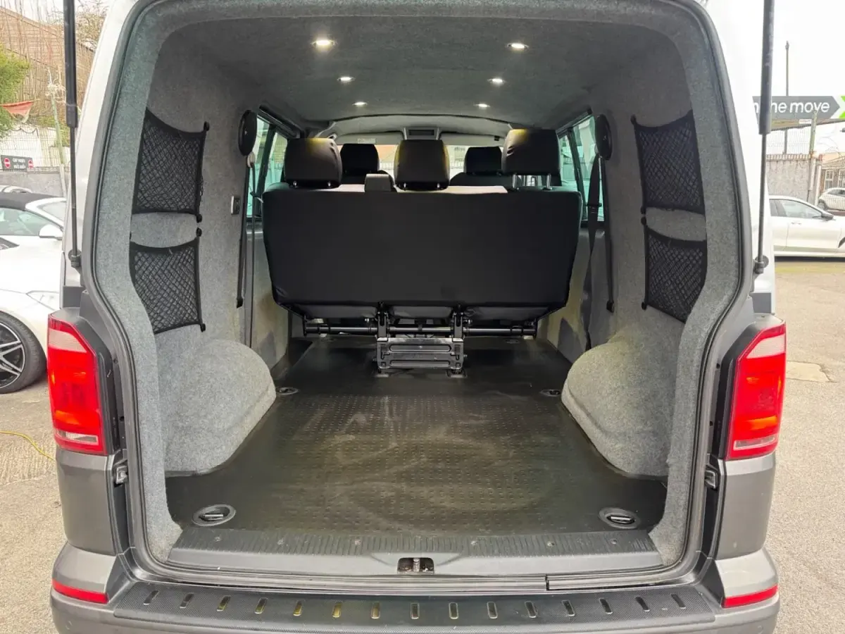Second-hand VW Transporter Highline 201 CP (147 kW) 2017 Argintiu Van