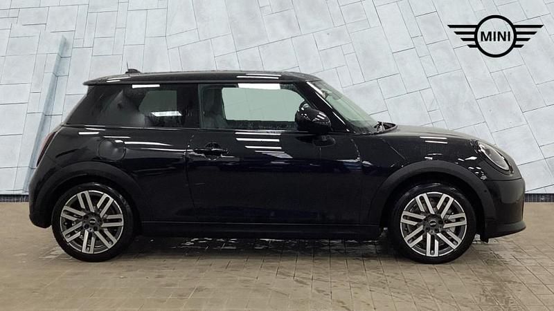 Usado Mini Cooper Hatch 113 kW (154 HP) 2025 Preto Citadino