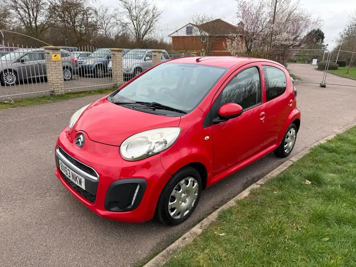 Używany Citroën C1 VTR Sport 68 KM (50 kW) 2013 Czerwony Hatchback