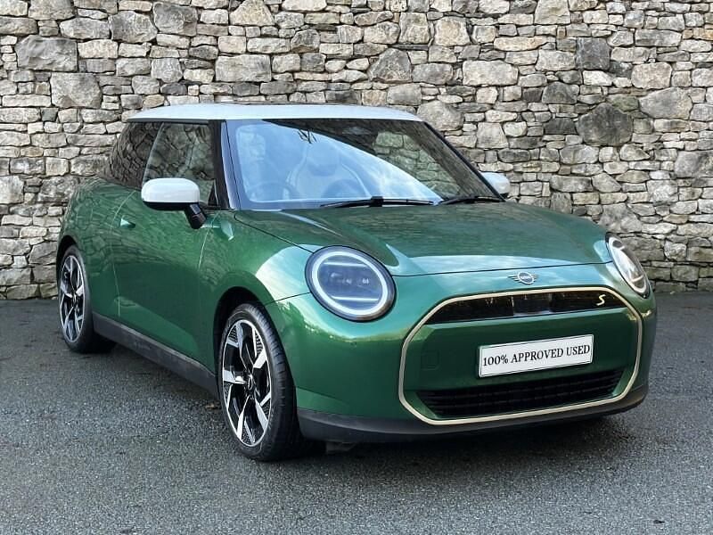 Green Used 2024 Mini Cooper SE Hatch Hatchback | £26,249 - Image 1/4