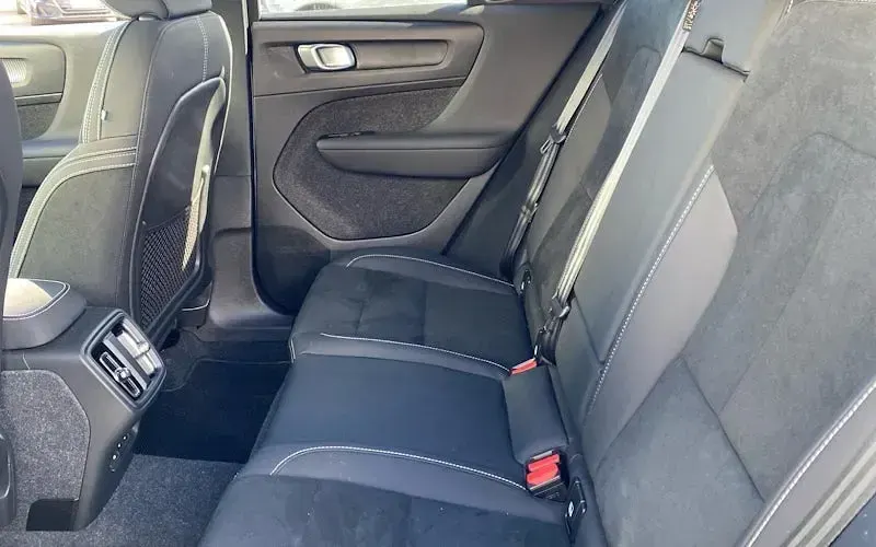 New Volvo XC40 Plus 163 HP (119 kW) 2026 Black SUV