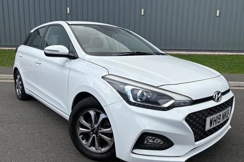 Used Hyundai i20 SE 84 HP (61 kW) 2019 White Hatchback