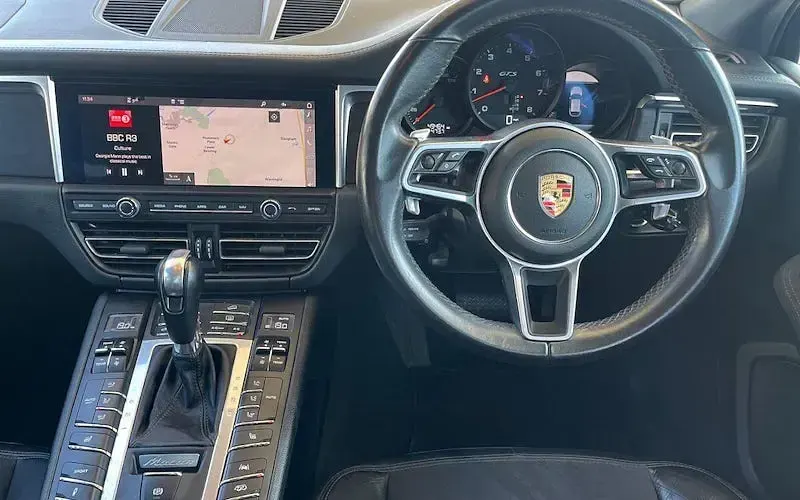 Used Porsche Macan 379 HP (278 kW) 2020 Grey SUV