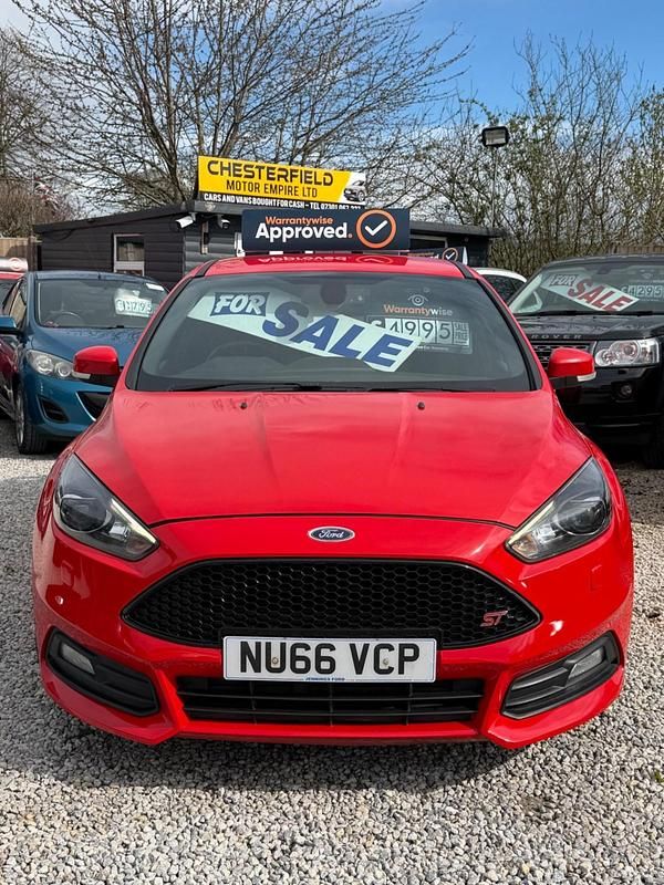 Used Ford Focus ST 185 HP (136 kW) 2016 Red Hatchback
