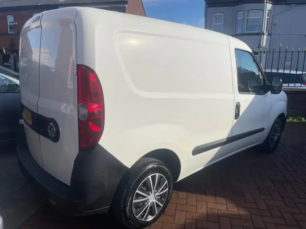 Używany Vauxhall Combo 95 KM (69 kW) 2018 Biały Minivan