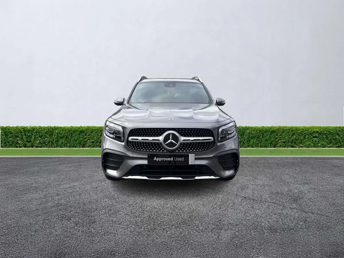Begagnad Mercedes GLB200 AMG Line Premium 2023 Grå SUV