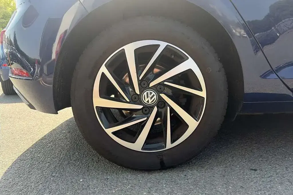 Used VW Golf VII Match 130 HP (95 kW) 2019 Blue Hatchback