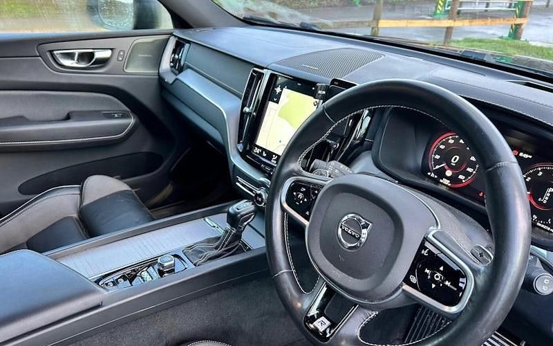 Used Volvo XC60 R-Design Pro 250 HP (183 kW) 2019 Black SUV