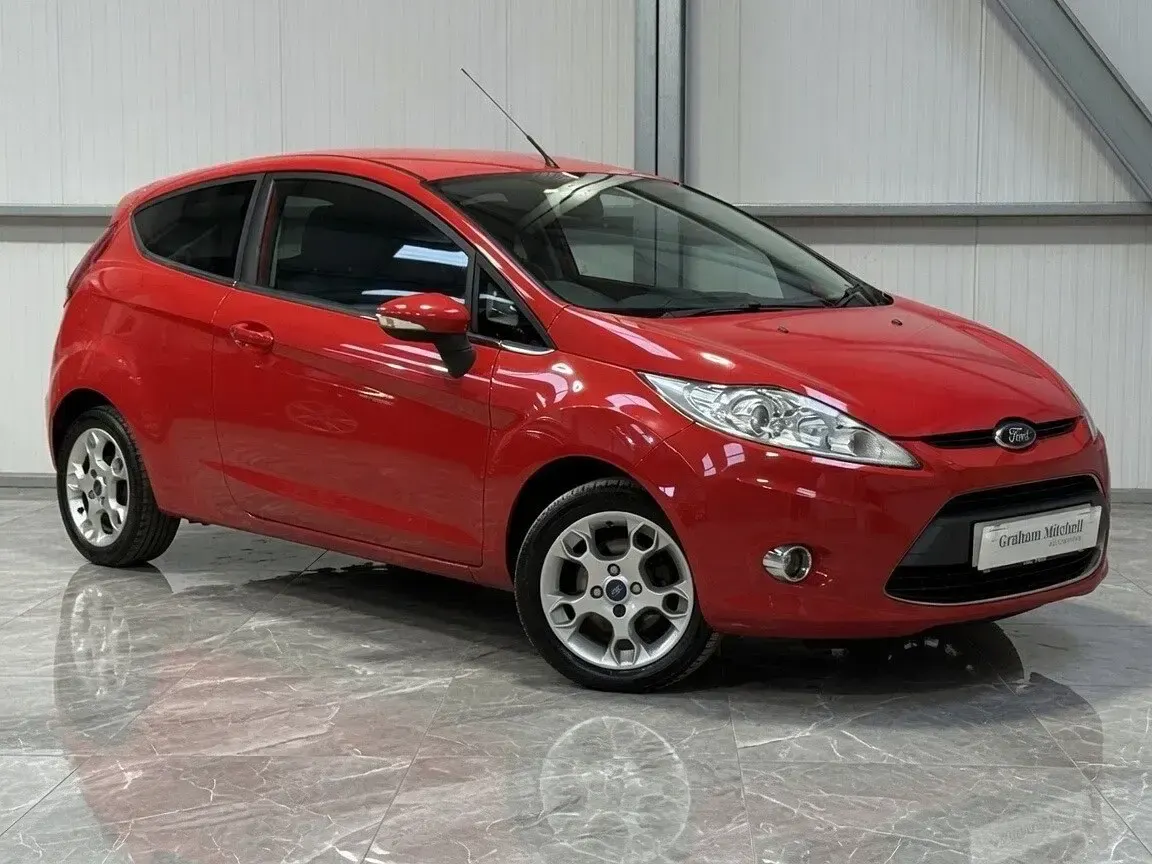 Used Ford Fiesta Zetec 82 HP (60 kW) 2012 Red Hatchback