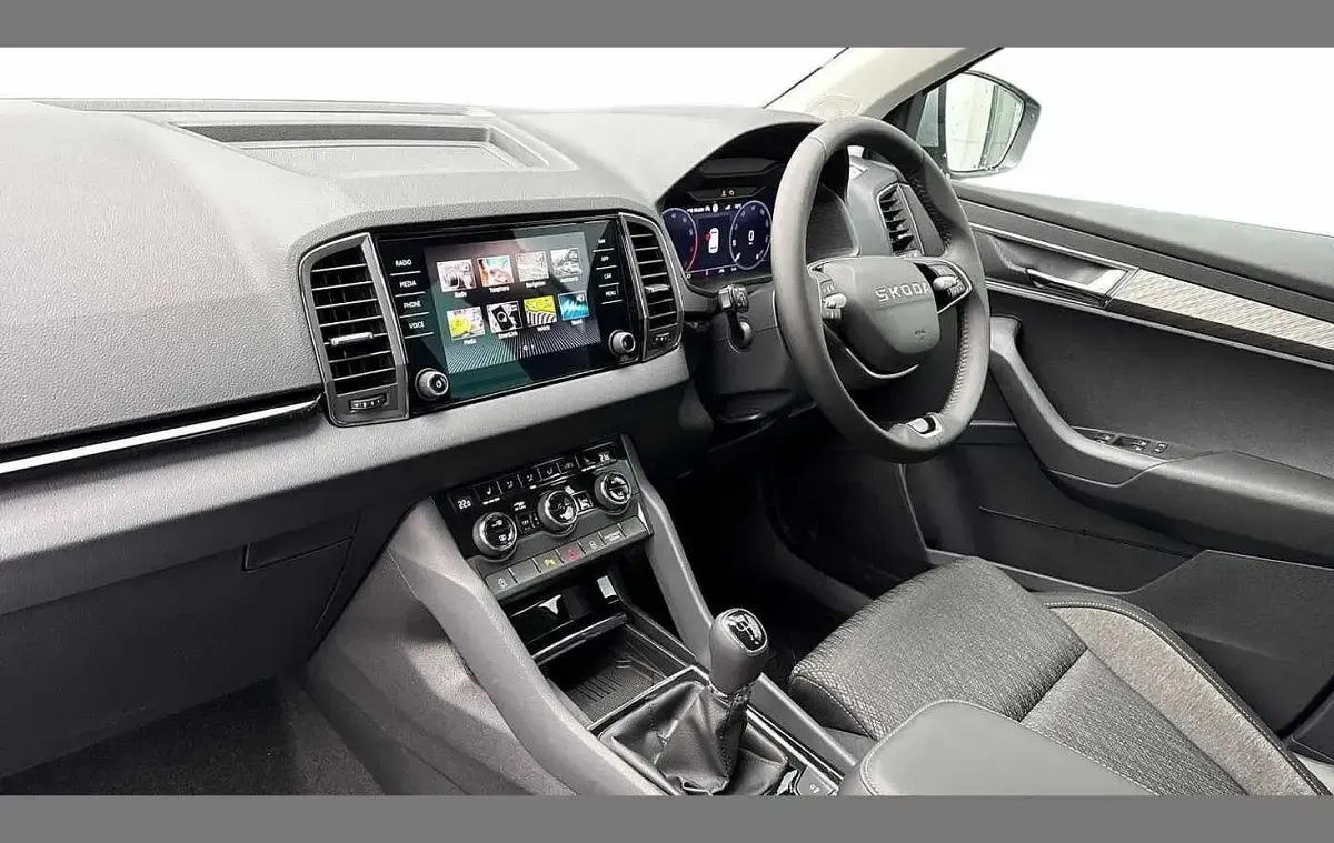 Nowe Skoda Karoq SE 113 KM (83 kW) 2026 Srebrny SUV
