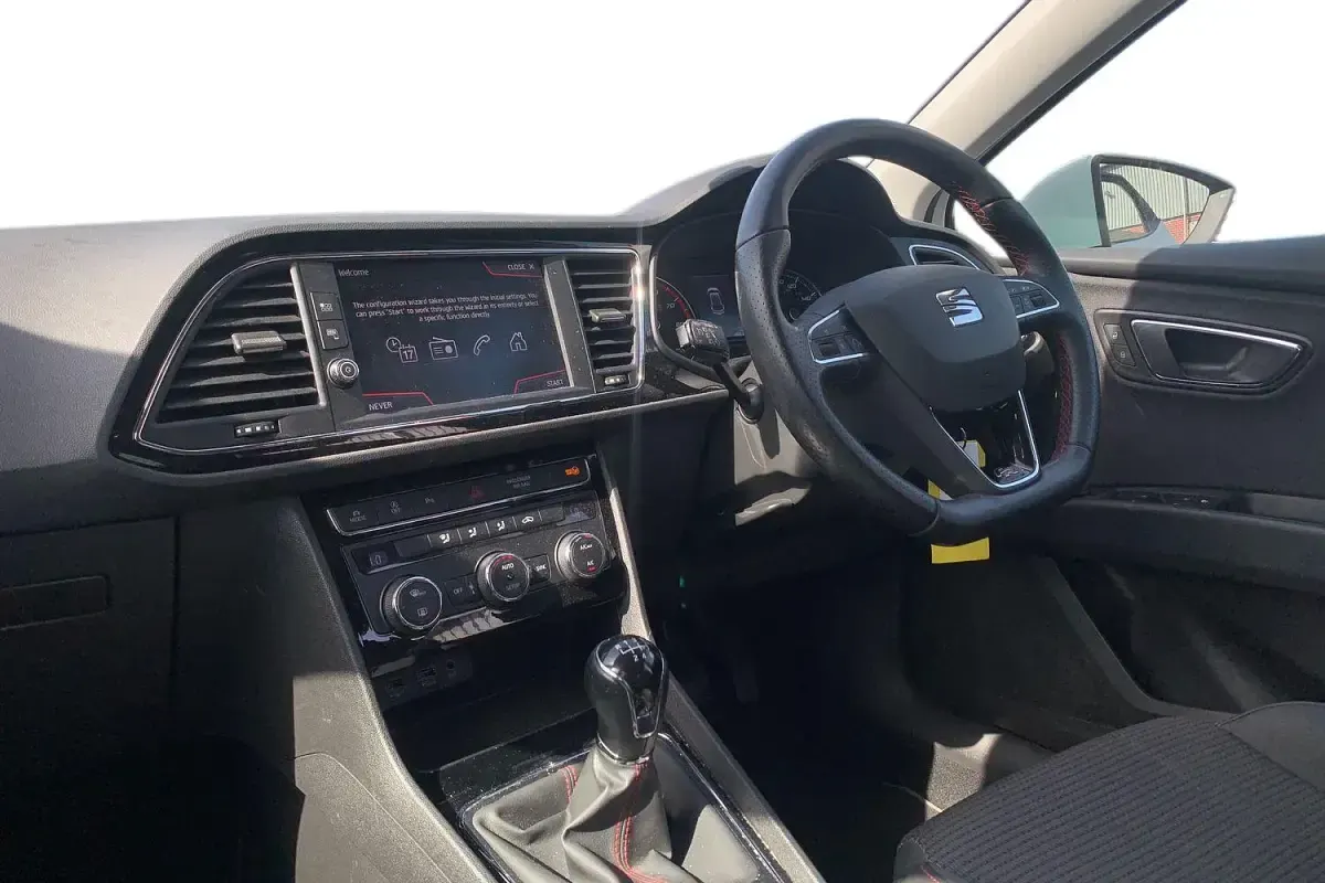 Used Seat Leon FR 150 HP (110 kW) 2018 White Hatchback