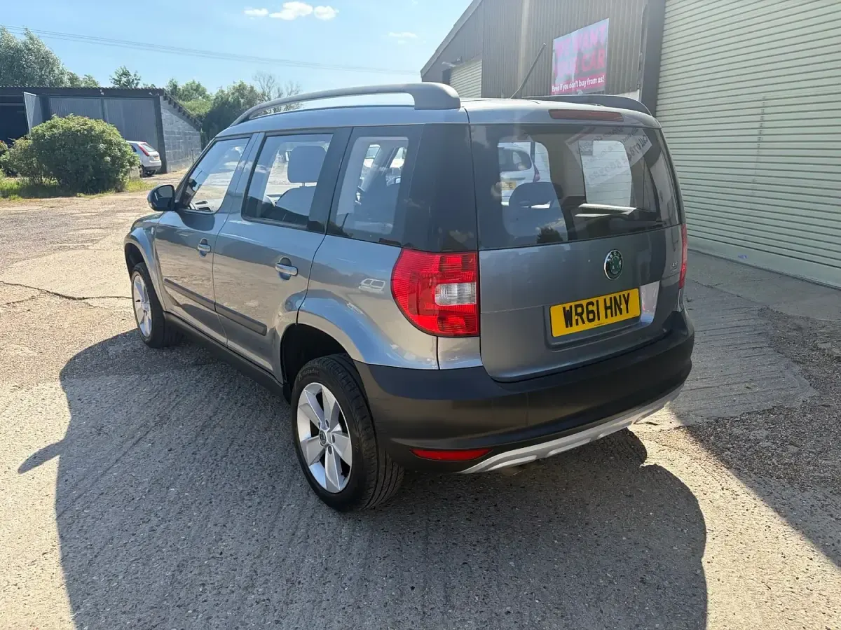 Used Skoda Yeti GreenLine 105 HP (77 kW) 2011 Grey SUV