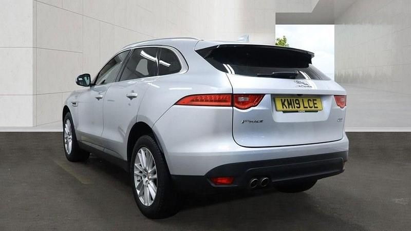 Second-hand Jaguar F-Pace Portfolio 180 CP (132 kW) 2019 Argintiu SUV