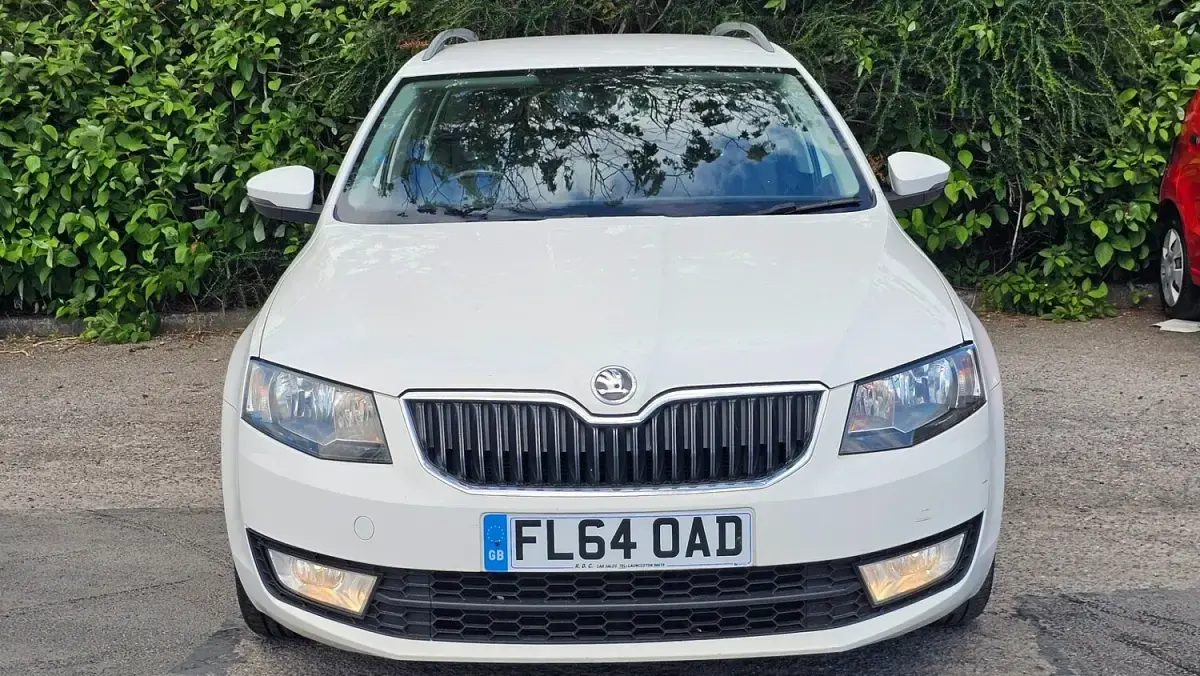 Used Skoda Octavia Business Line 110 HP (80 kW) 2014 White Estate