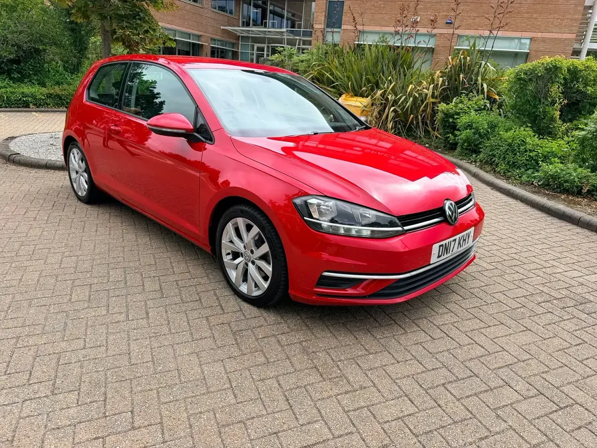 Used VW Golf VII SE 125 HP (91 kW) 2017 Red Hatchback