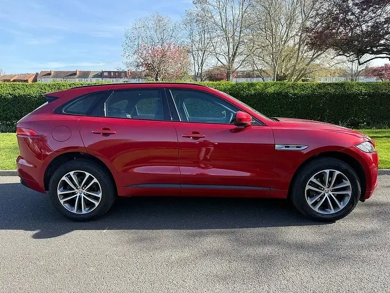 Second-hand Jaguar F-Pace R-Sport 180 CP (132 kW) 2020 Roșu SUV