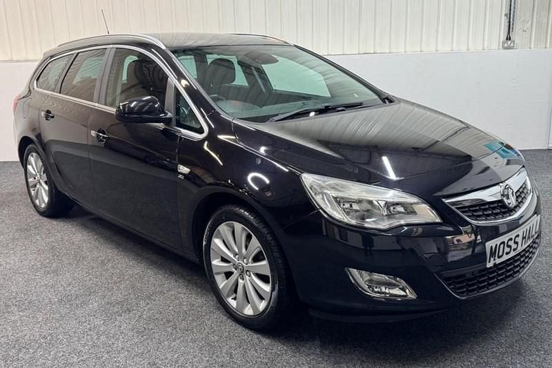Black Used 2011 Vauxhall Astra Estate | £2,990 (Fair price) - Image 1/1