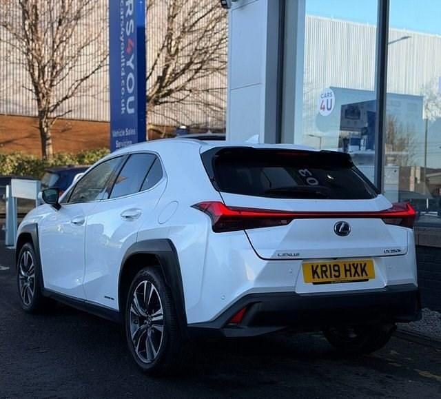 Used Lexus UX 250h 184 HP (135 kW) 2019 White SUV