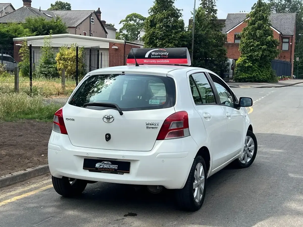 Used Toyota Yaris 2011 White Hatchback