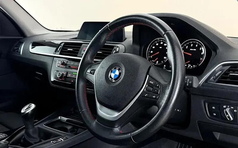 Used BMW 118 Sport Line 136 HP (100 kW) 2019 White Hatchback