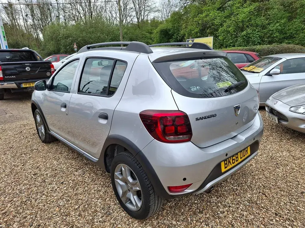 Begagnad Dacia Sandero Comfort 90 HK (66 kW) 2018 Silver Halvkombi