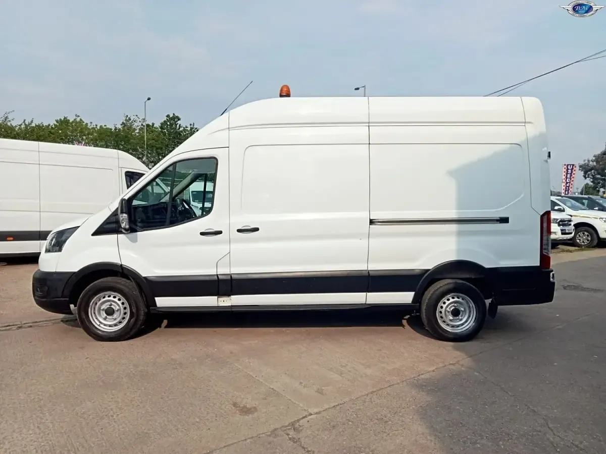 Usado Ford Transit 130 HP (95 kW) 2021 Branco Van