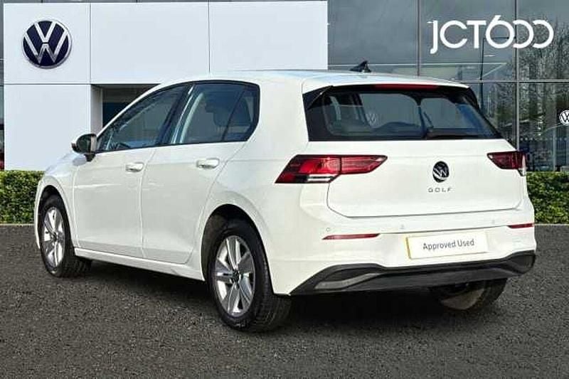 Begagnad VW Golf VIII 130 HK (95 kW) 2022