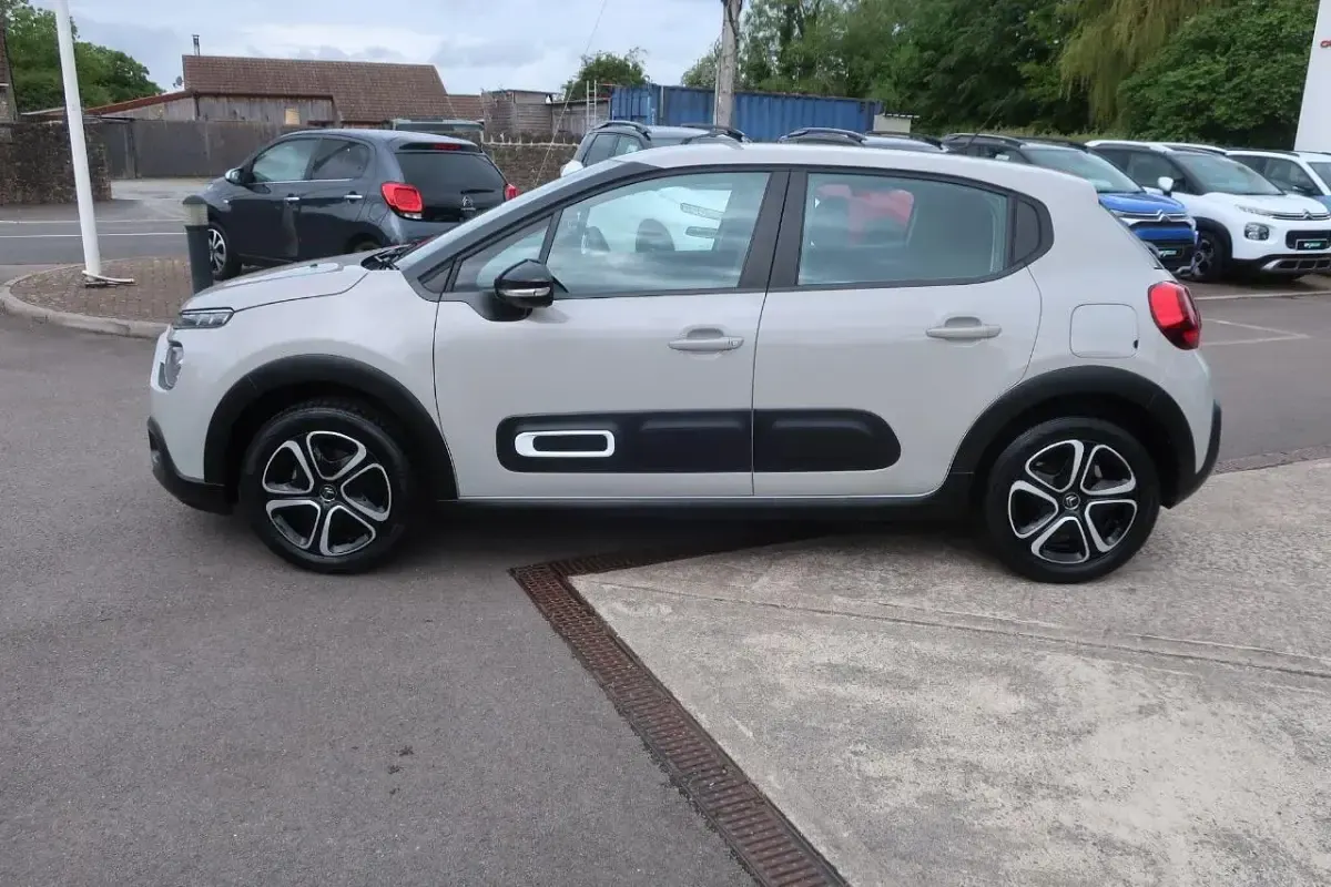 Used Citroën C3 PureTech 82 HP (60 kW) 2022 Brown Hatchback