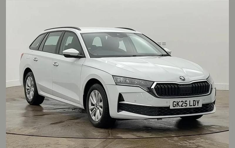 Used Skoda Octavia SE Technology 113 HP (83 kW) 2025 White Estate
