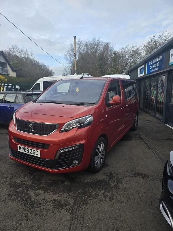 Used Peugeot Traveller Allure 180 HP (132 kW) 2018 Red MPV