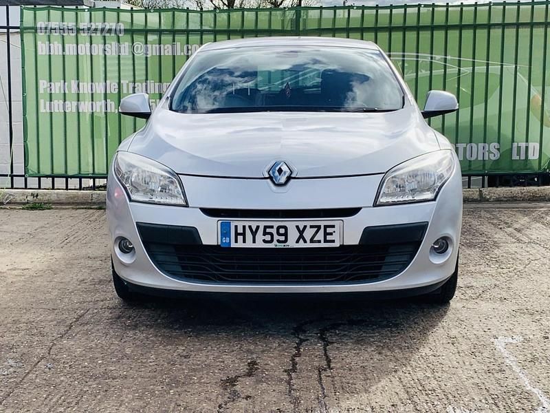 Used Renault Mégane III Dynamique 110 HP (80 kW) 2009 Silver Hatchback