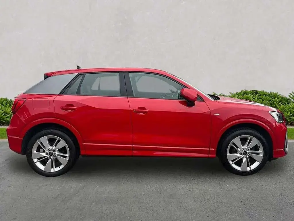 Used Audi Q2 S-Line 110 HP (80 kW) 2023 Red SUV