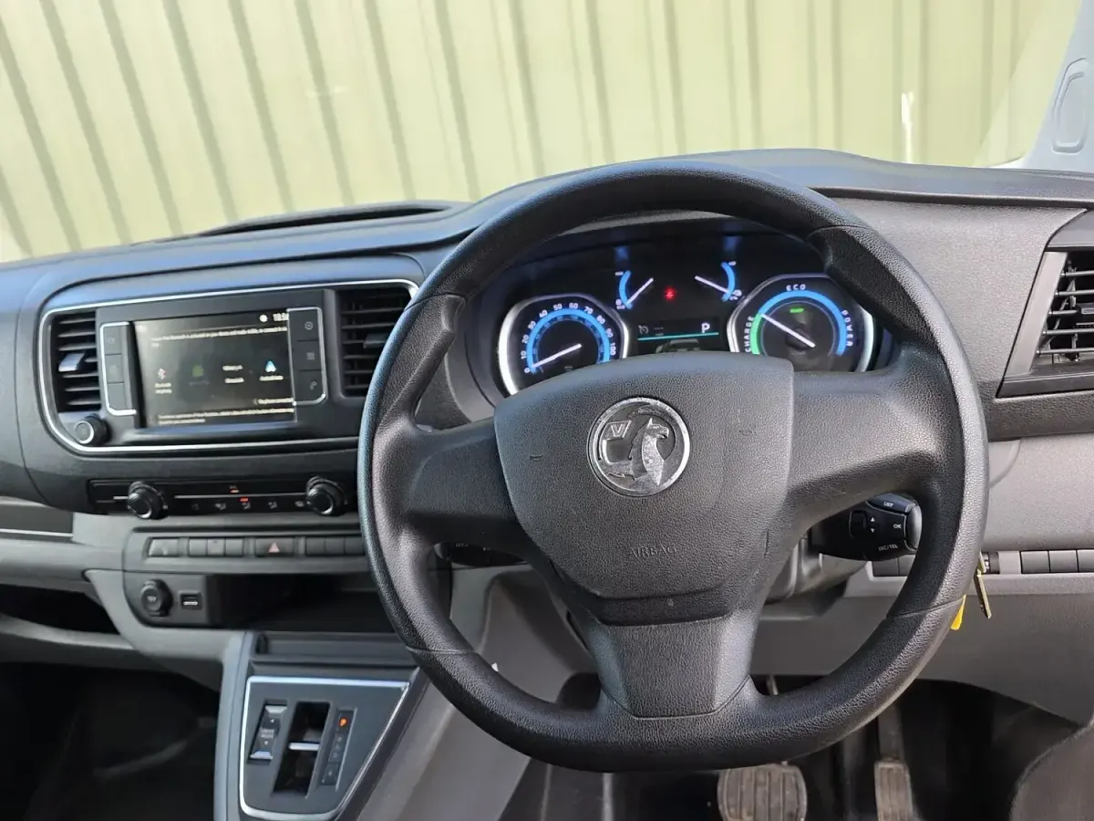 Used Vauxhall Vivaro 100 kW (136 HP) 2022 White MPV
