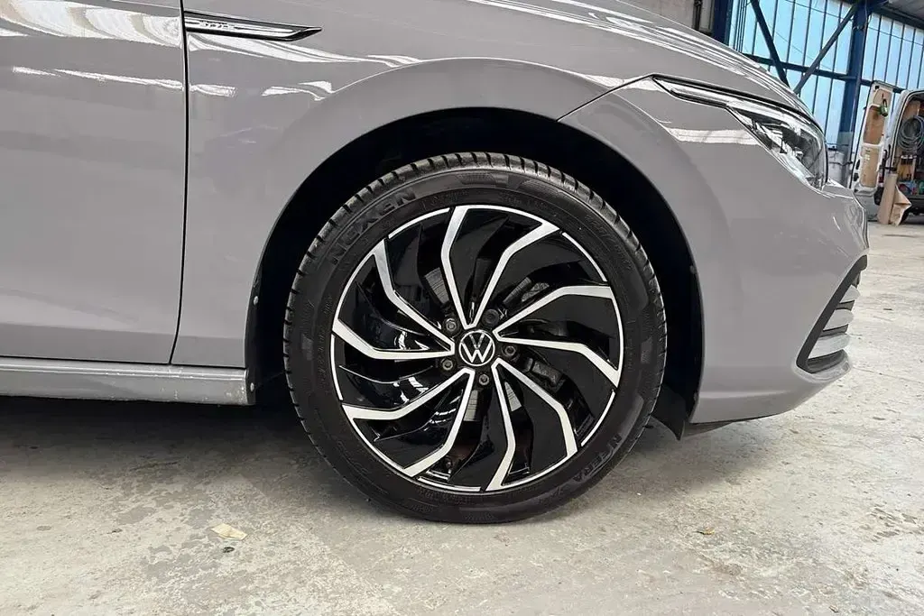 Second-hand VW Golf VIII Edition 130 CP (95 kW) 2023 Gri Hatchback