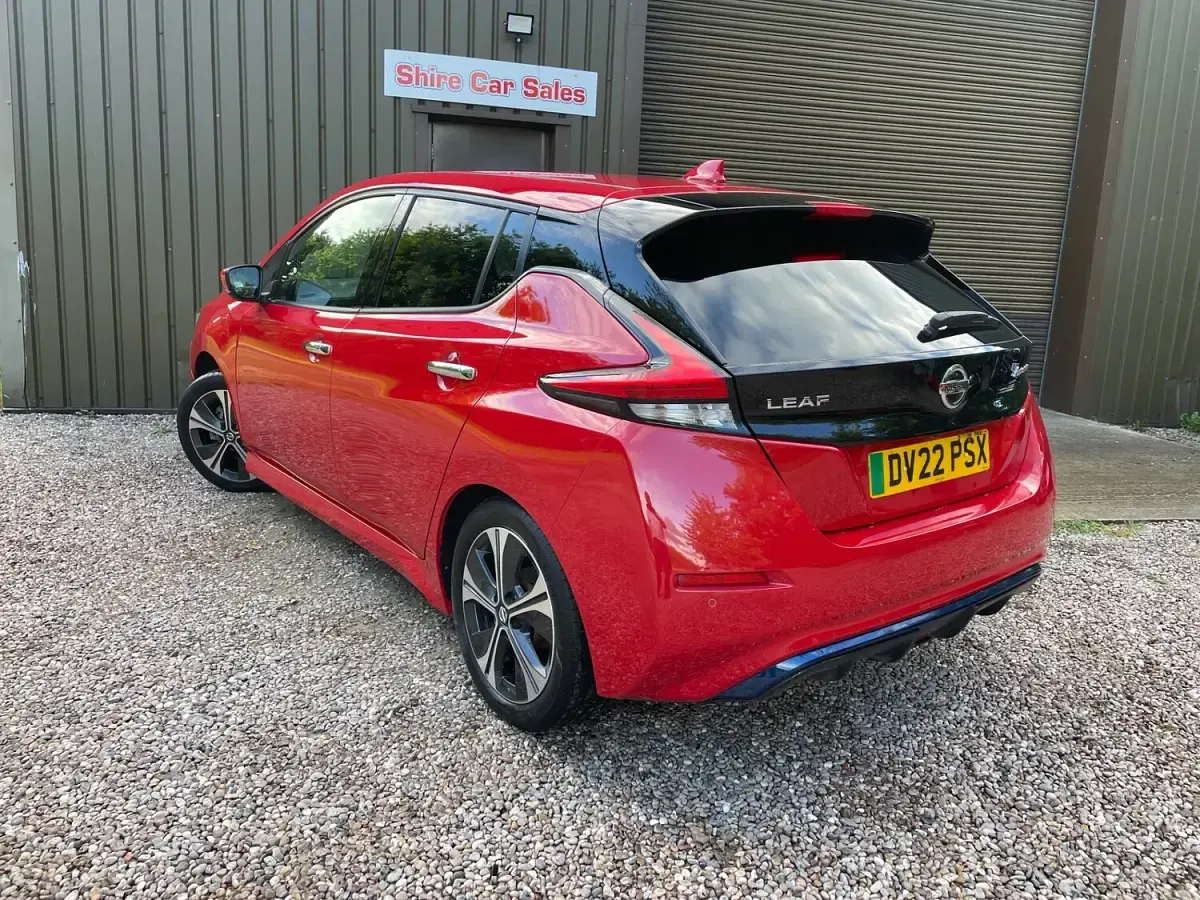 Used Nissan Leaf N-Connecta 110 kW (150 HP) 2022 Red Hatchback