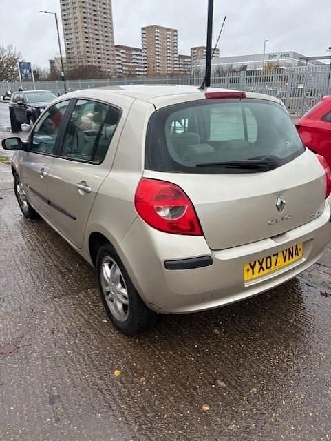 Used Renault Clio II Privilege 111 HP (81 kW) 2007 Gold Hatchback