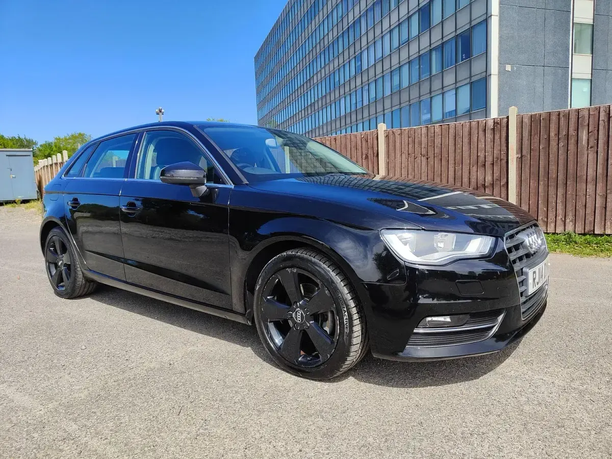 Used Audi A3 Sportback Sport 140 HP (102 kW) 2014 Black Hatchback