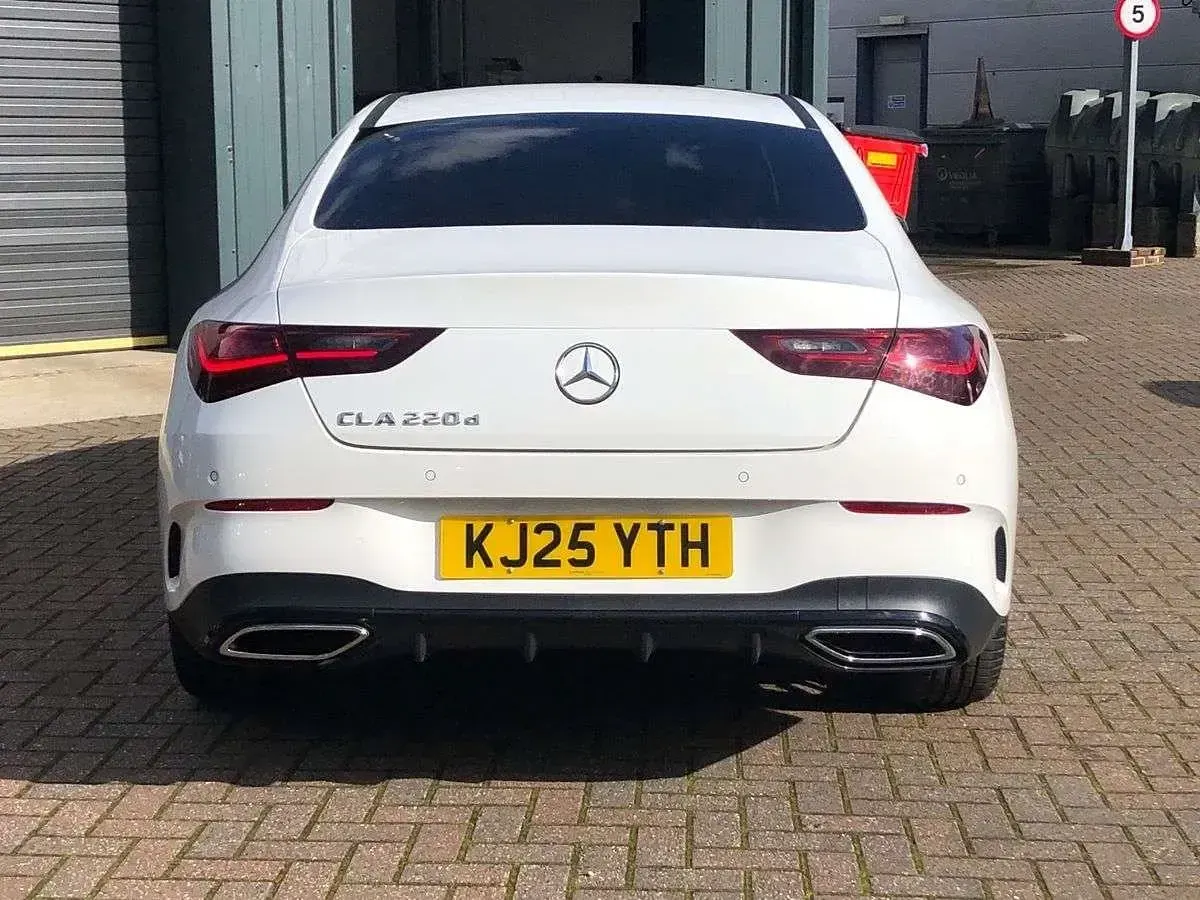 Usado Mercedes CLA220 AMG Line Premium Plus 2025 Blanco Berlina