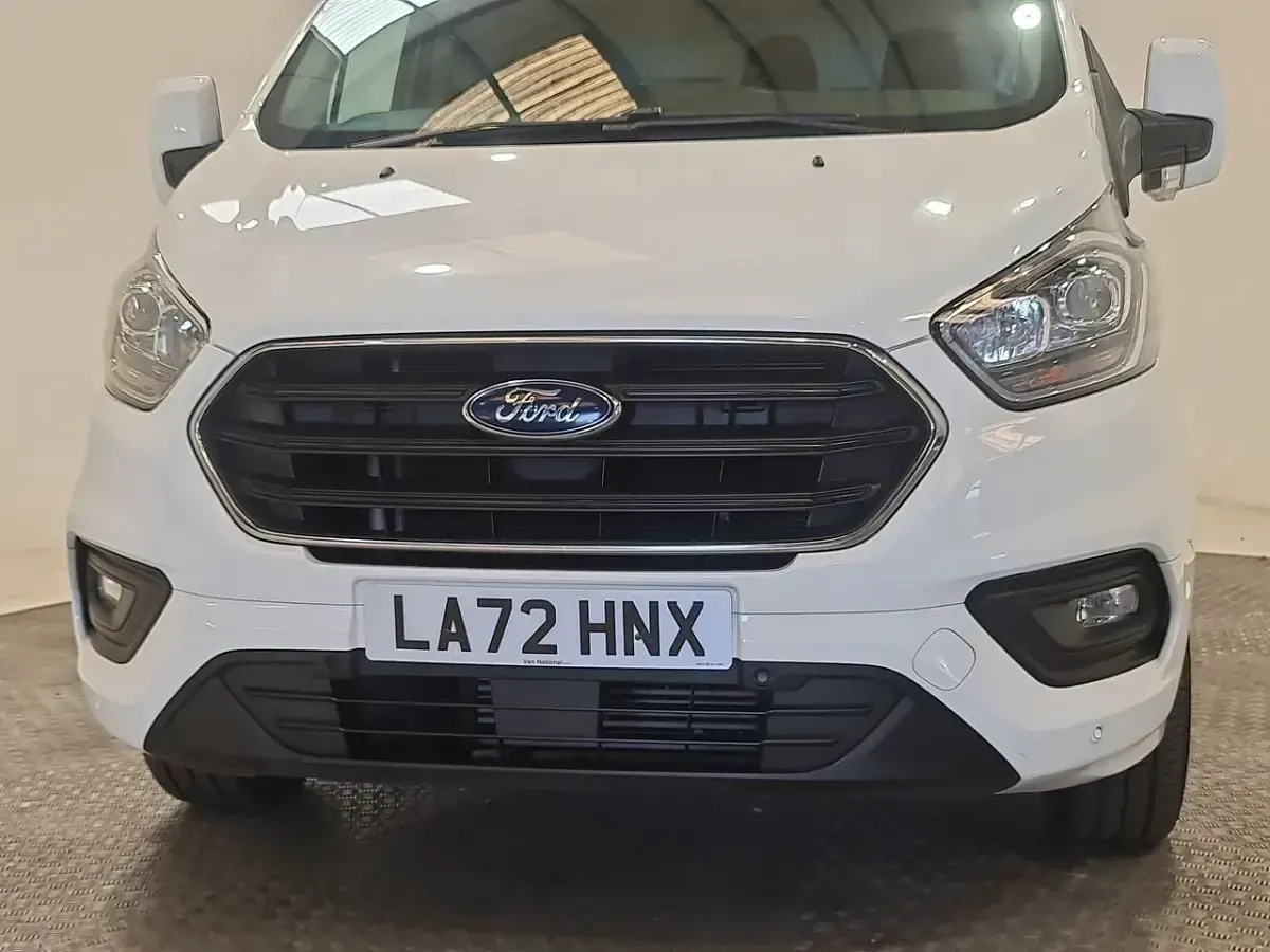 Used Ford Transit Custom Limited 130 HP (95 kW) 2023 White Van