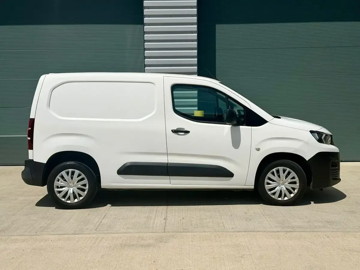 Used Peugeot Partner 2019 White MPV