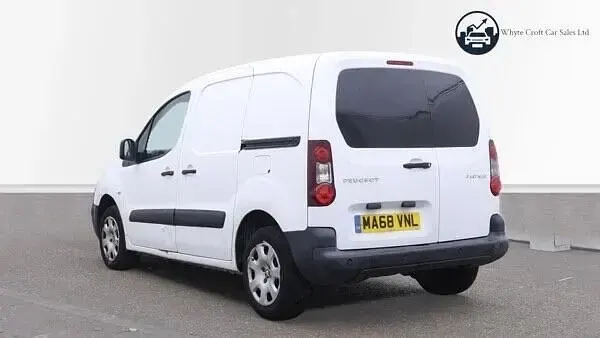 Used Peugeot Partner 98 HP (72 kW) 2018 White