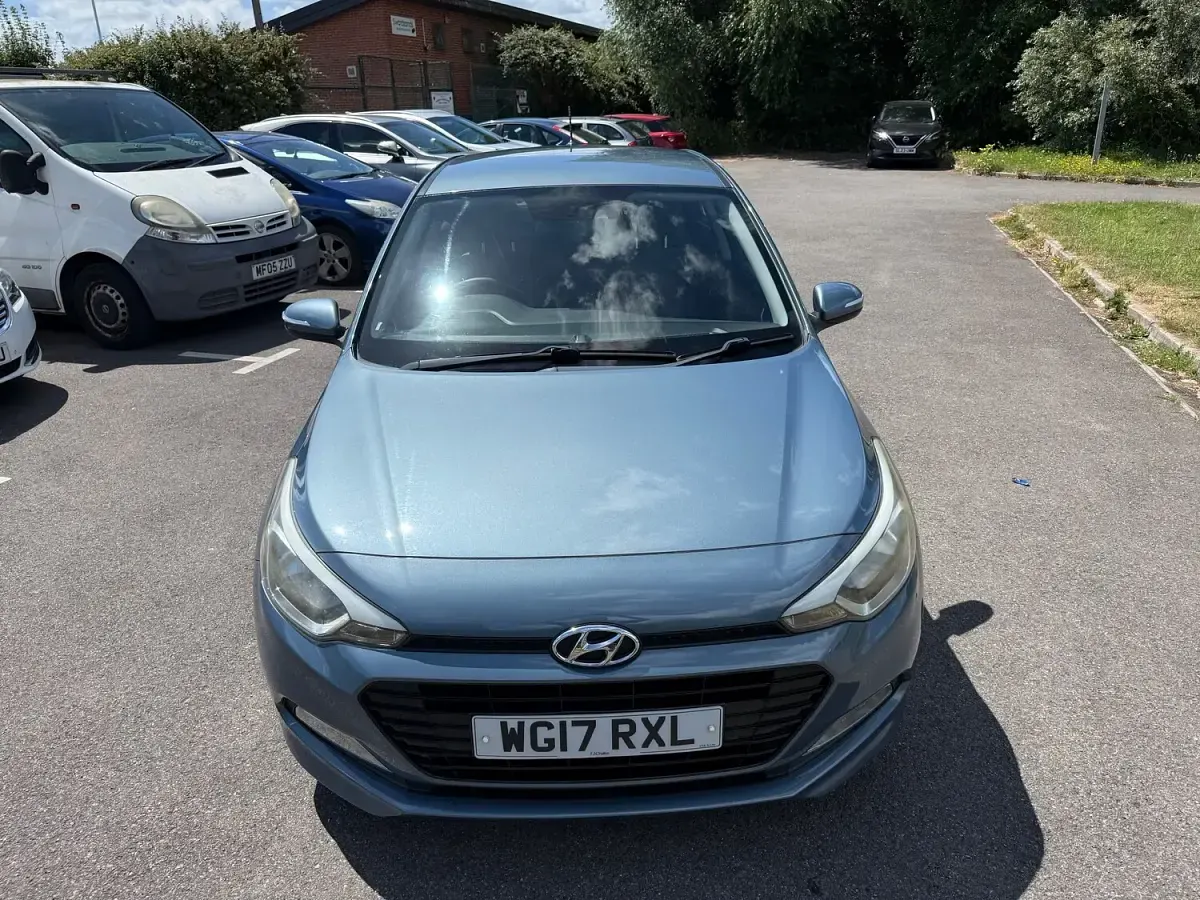 Used Hyundai i20 Edition 100 HP (73 kW) 2017 Blue Hatchback