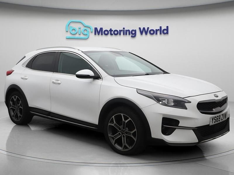 White Used 2019 Kia XCeed SUV | £11,200 (Fair price) - Image 1/4