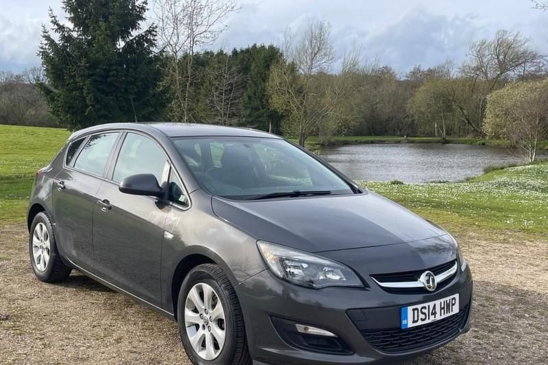 Used Vauxhall Astra Design Edition 2014 Grey Hatchback