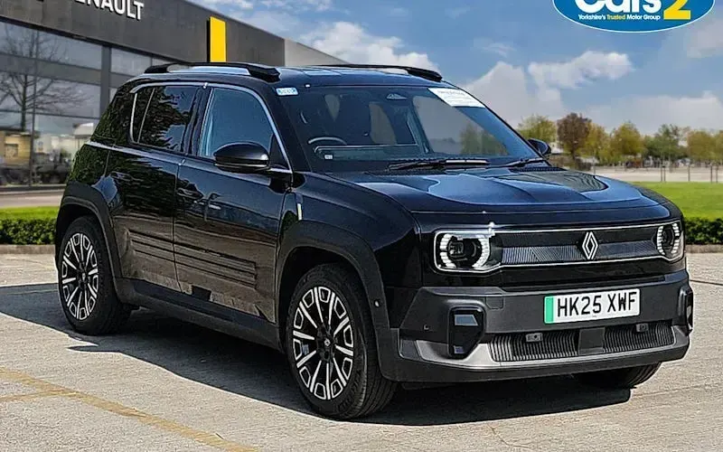 Used Renault 4 E-Tech Iconic 110 kW (150 HP) 2025 SUV