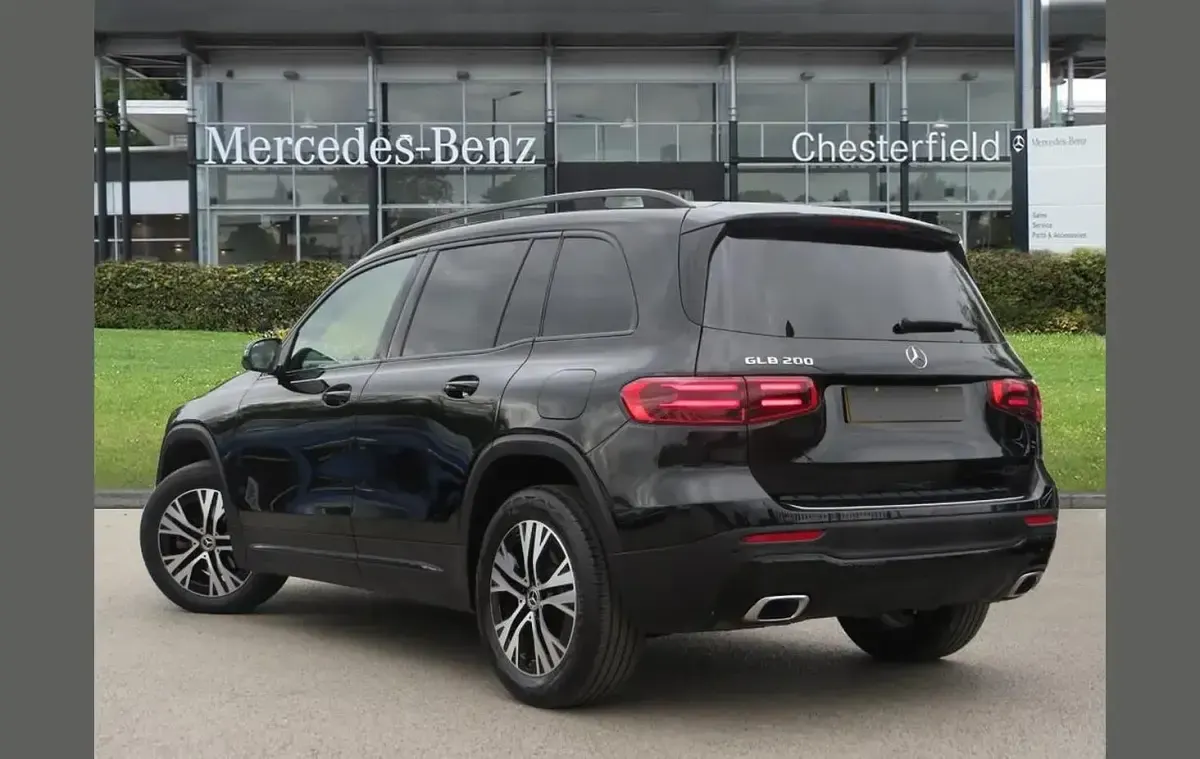 Begagnad Mercedes GLB200 Executive 161 HK (118 kW) 2025 Svart SUV