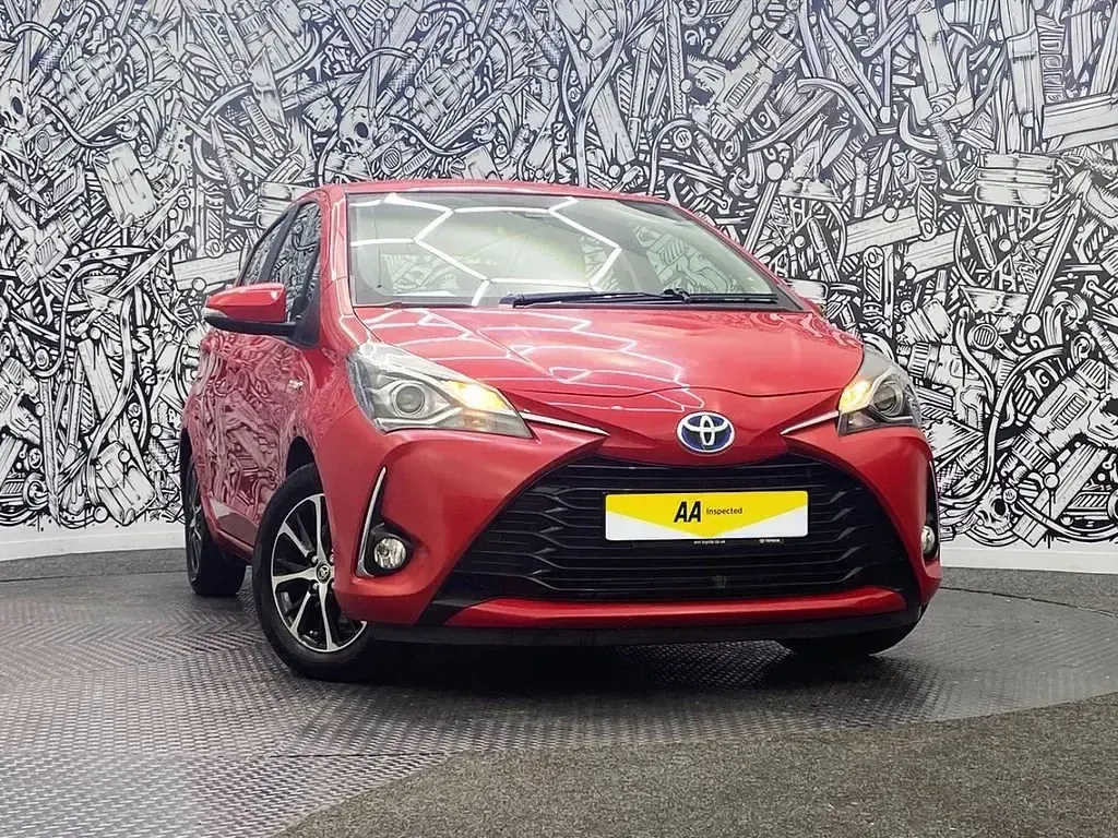 Second-hand Toyota Yaris Hybrid 100 CP (73 kW) 2019 Roșu Hatchback