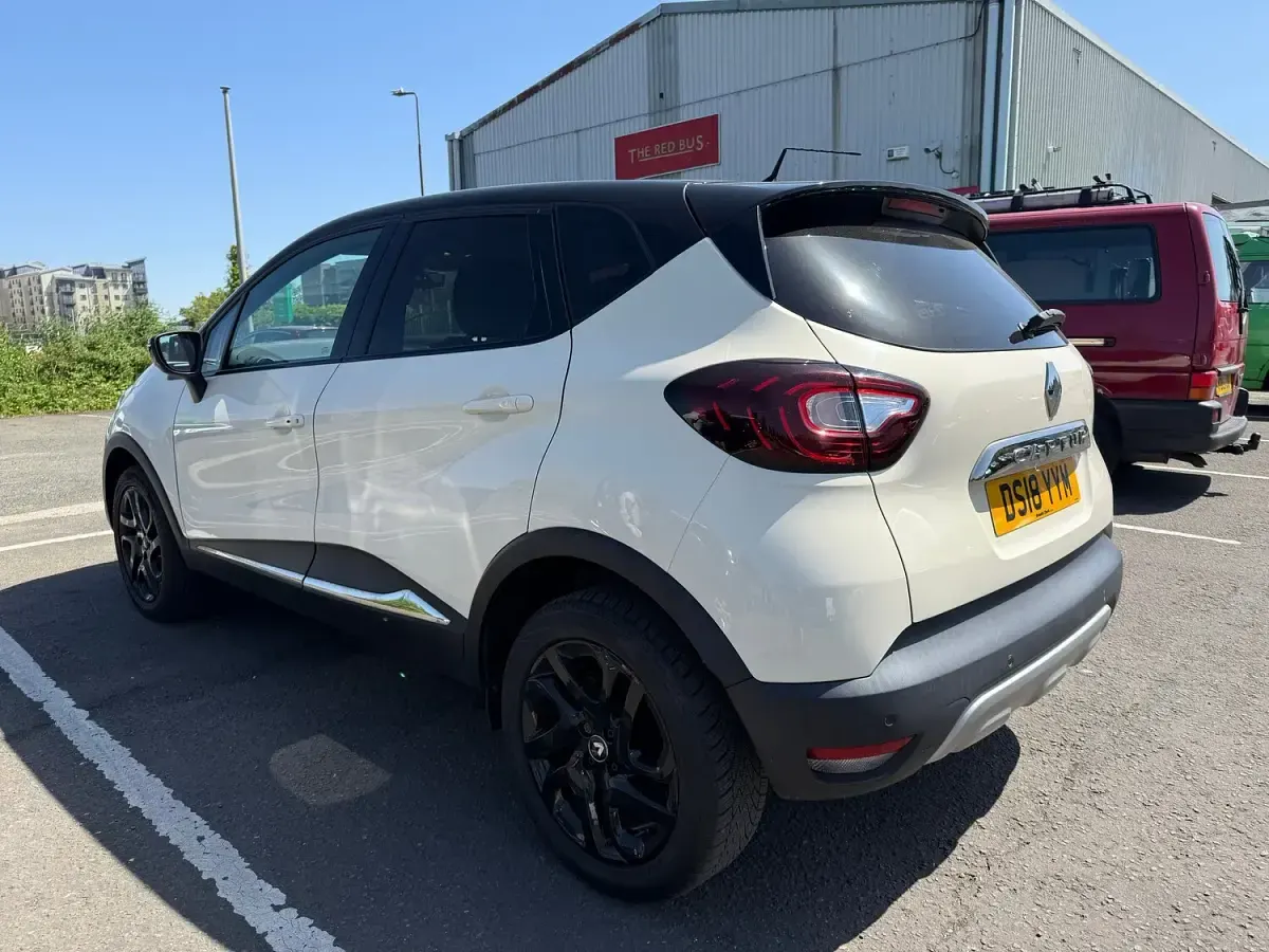 Used Renault Captur Dynamique 120 HP (88 kW) 2018 White SUV