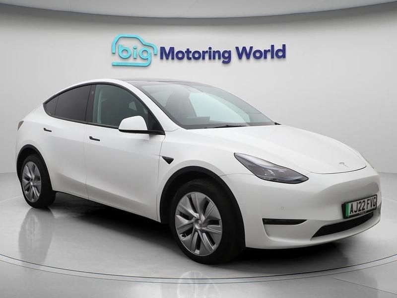 White Used 2022 Tesla Model Y Long Range SUV | £24,000 (Good price) - Image 1/4